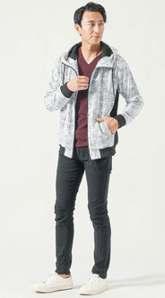 メンズの白アウターに合う色のインナーを使ったコーデ