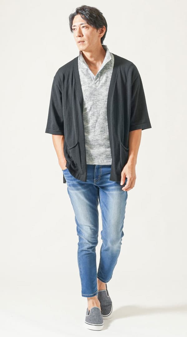 黒五分袖サマーニットカーディガン　グレー半袖ポロシャツ　ブルーストレッチスキニーアンクルデニムパンツ　グレーシューズ　snp_px0756