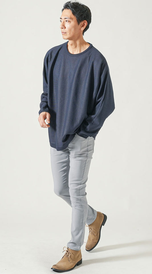 ネイビーオーバーサイズ長袖クルーネックニット 　グレースキニーカラーチノパンツ　ベージュブーツ　snp_qh0540