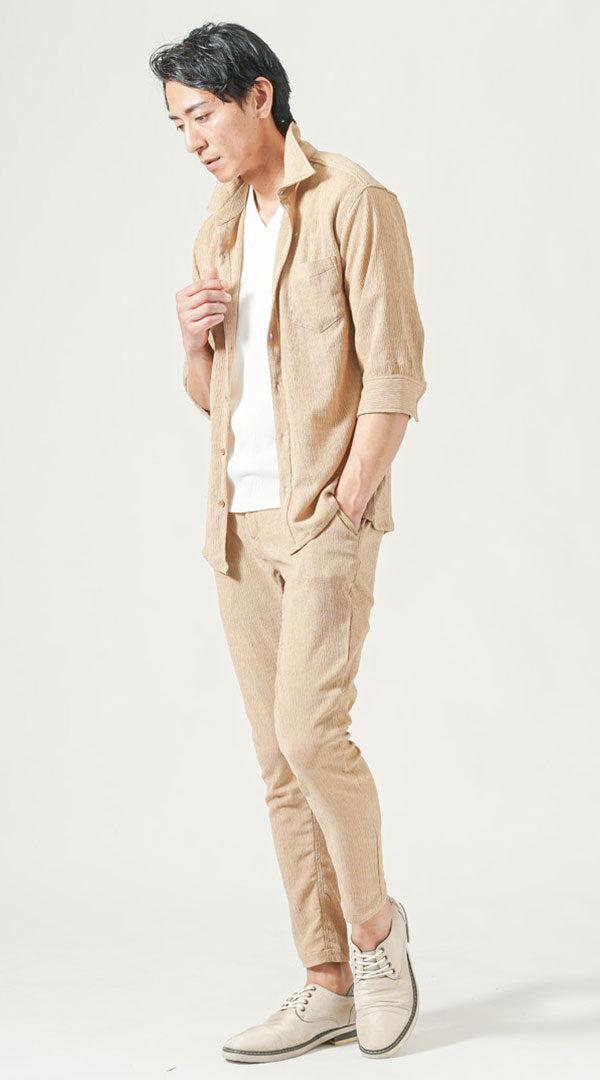 ベージュセットアップ　ベージュ七分袖シャツ　白半袖VネックTシャツ　ベージュテーパードパンツ　グレーシューズ　snp_ps1377