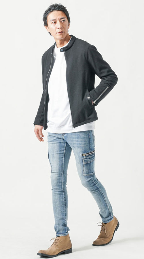 黒ノーカラージャケットと白Tシャツとカーゴデニムを合わせた品のある大人カジュアルコーデ