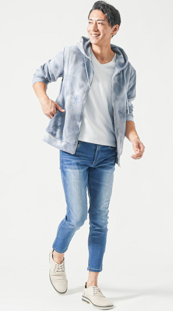 ネイビー長袖ジップアップパーカー　白半袖VネックTシャツ　ブルースキニーアンクルデニムパンツ　グレーシューズ　snp_ow0313