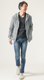 黒ジップアップパーカーのメンズコーデ例