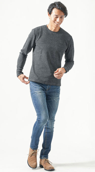 スリム黒ロンTシャツを使ったメンズコーデ