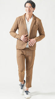 上下で色のトーンを揃えたコーディネート