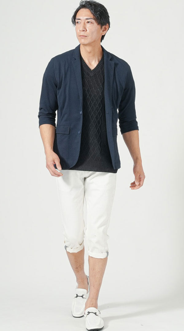 ネイビー七分袖テーラードジャケット　黒Ⅴネック半袖サマーニット　白スキニー七分丈パンツ　白デッキシューズ　snp_pv0006