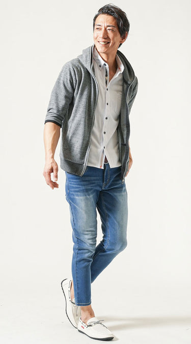 アウター+白シャツ×デニムコーデ