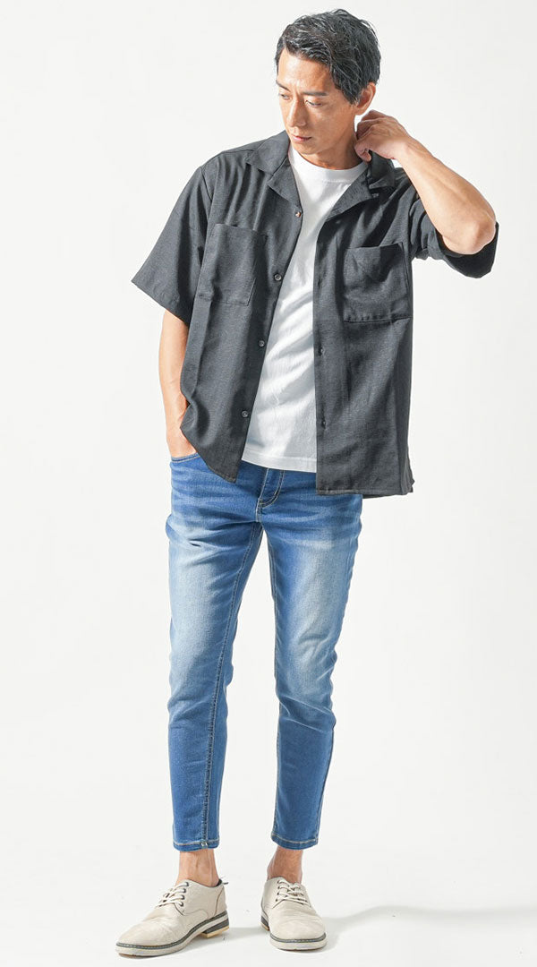 30代メンズ夏服全身3点コーデセット　黒半袖オープンカラーシャツ×白半袖Tシャツ×ブルーアンクルデニムパンツ