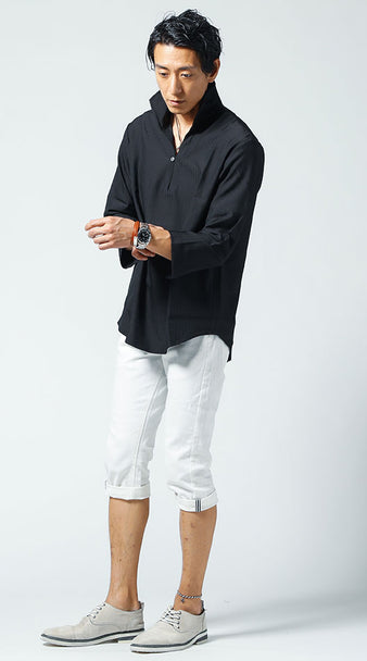 黒プルオーバーで涼感モノトーンバランス