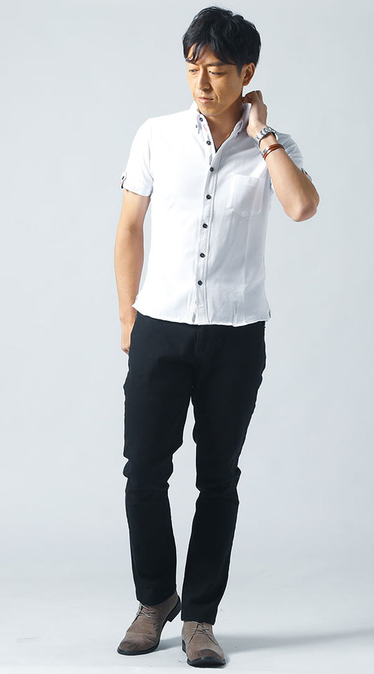 白クールマックス半袖シャツ　黒ストレッチパンツ　ベージュチャッカブーツ　snp_jc1021