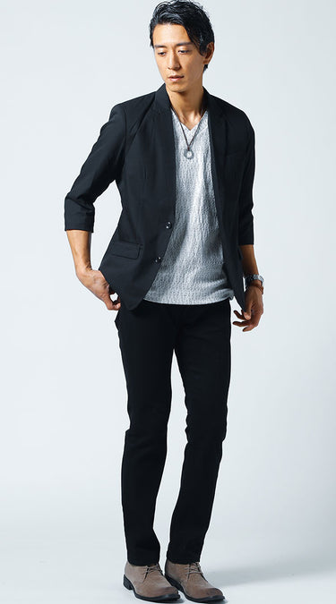 40代メンズにおすすめ、人気ブランドの黒ズボンコーデ例