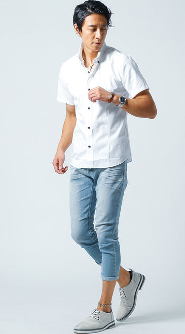 前閉じの白シャツ×デニムコーデ