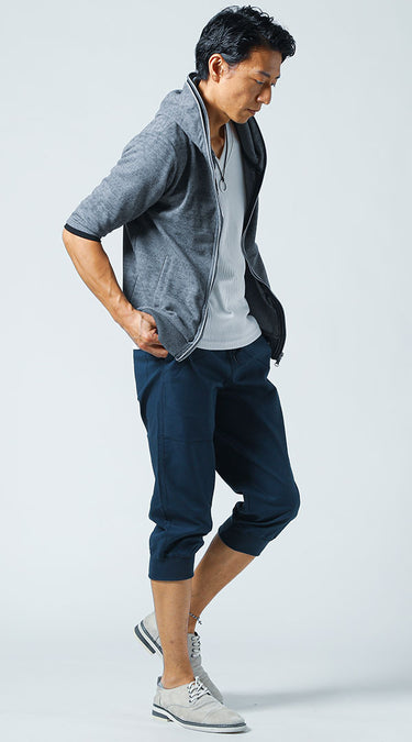 おしゃれなネイビークロップドパンツコーデ例