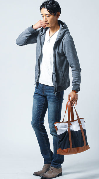 メンズにおすすめのグレーパーカーとデニムを使った秋のカジュアルコーデ