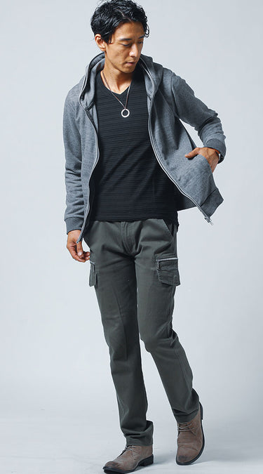 メンズにおすすめのスリムカーゴパンツコーデの例