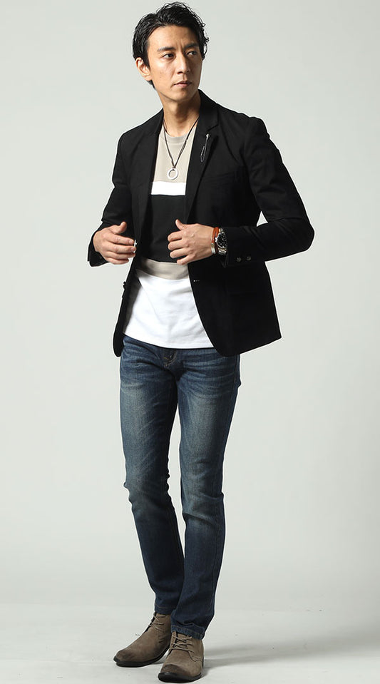 黒テーラードジャケット　グレージュTシャツ　ネイビーデニムパンツ　ベージュブーツ　snp_kg0326