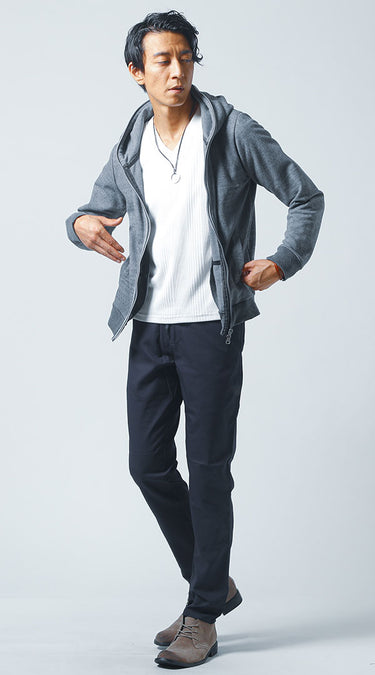 ネイビーパンツを使った秋のメンズコーディネート画像