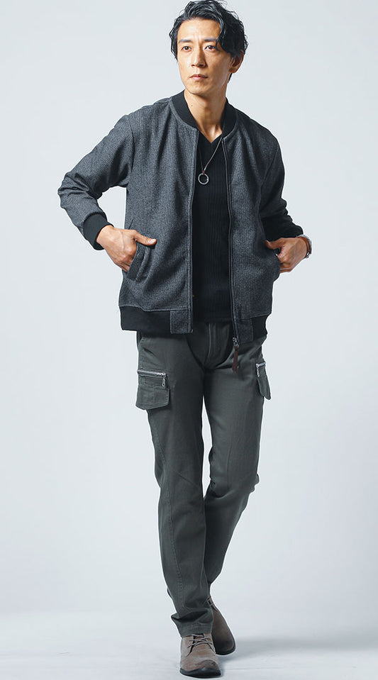 チャコールMA-1ジャケット　黒長袖Tシャツ　オリーブカーゴパンツ　snp_kh0653