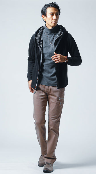 メンズにおすすめのタートルネックロンTとパーカーを合わせた重ね着カジュアルコーデ