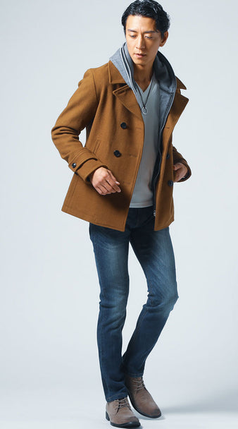 メンズにおすすめのキャメルコートとパーカーを合わせた大人のシンプルコーデ