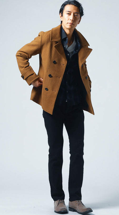 コートの色味を活かしたシンプルコーディネート