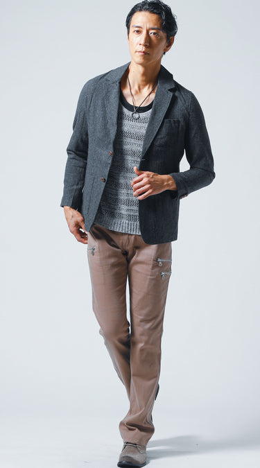 テーラードジャケット×ベージュのブーツのコーデ