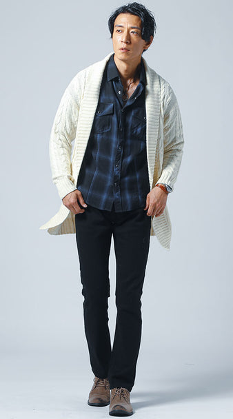 メンズにおすすめのチェックシャツとカーディガンを合わせたカジュアルコーデ