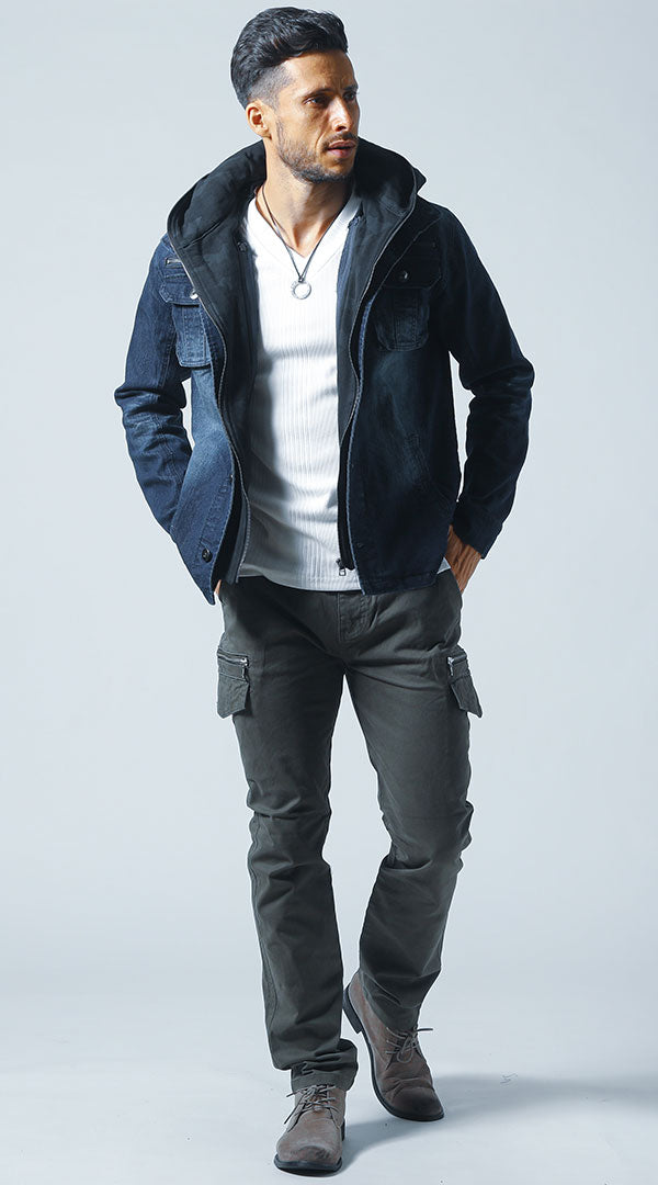 メンズにおすすめのグレーカーゴパンツとデニムジャケットを合わせたがっちり体型向け秋コーデ