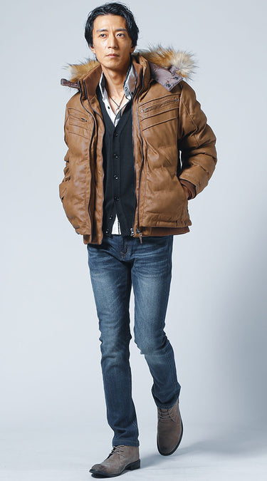 羽織ものでお腹周りを隠した40代メンズにおすすめの冬コーデ