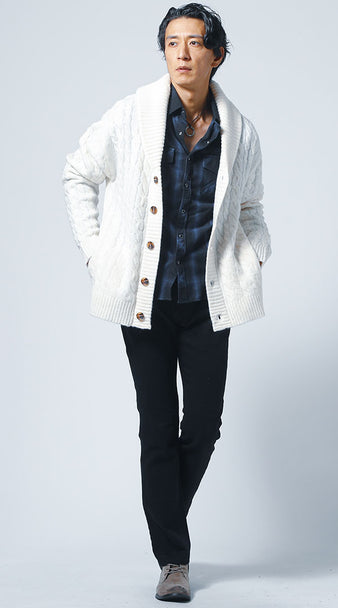 厚手ニットでリラックスしたチェックシャツ秋コーデ