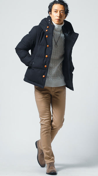 メンズにおすすめのベージュパンツと防寒アウターで公園に適した秋冬コーデ