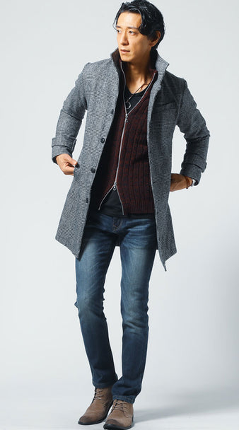 メンズにおすすめのグレンチェックコートとワインレッドニットのこなれ冬コーデ