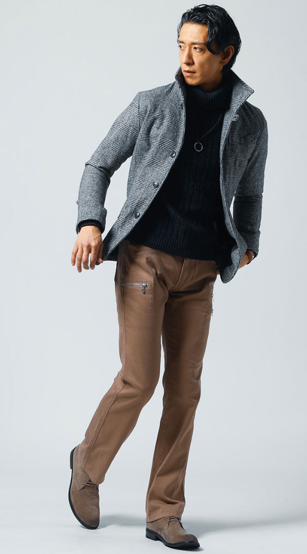 標準体型の男性におすすめのネイビーの綿100%タートルネックコーデ例