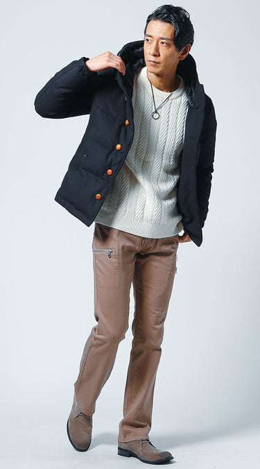 ダウンジャケットとニットのメンズコーディネート