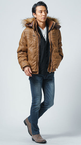 メンズにおすすめの黒カーディガンとキャメルジャケットを重ねた冬のちょいワルレイヤードコーデ