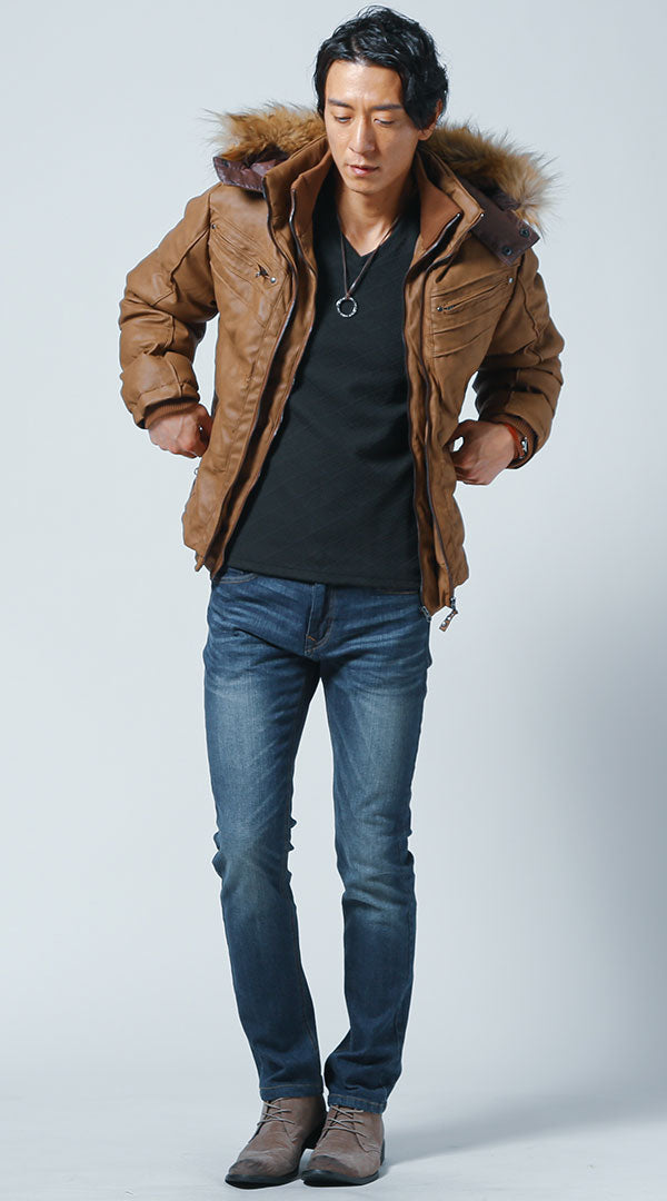 キャメルジャケット　黒Tシャツ　ネイビーデニムパンツ　メンズ コーデ 40代 50代 男性 冬 に合う おすすめ 着こなし おしゃれ かっこいい 人気