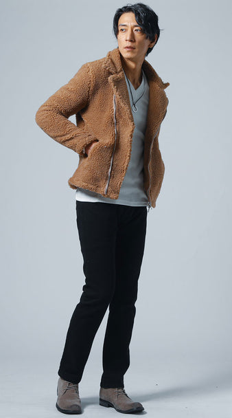 ベージュアウターのコーディネート例