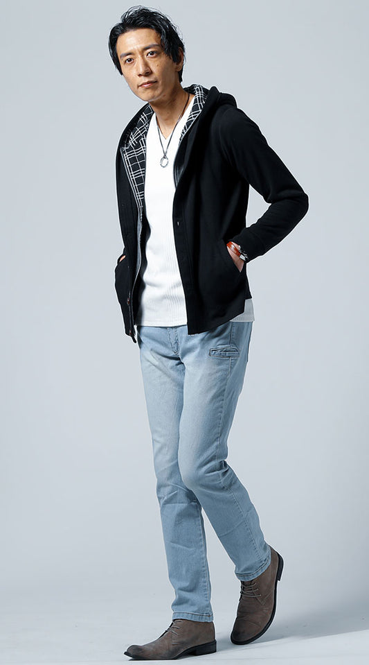 黒ダブルフードパーカー　白長袖Tシャツ　ブルーデニムパンツ　snp_ld0312