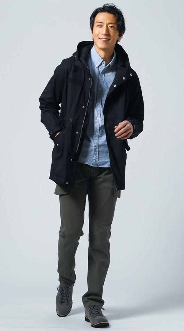 40代メンズにおすすめの黒モッズコートとカーゴパンツの春キャンプコーデ