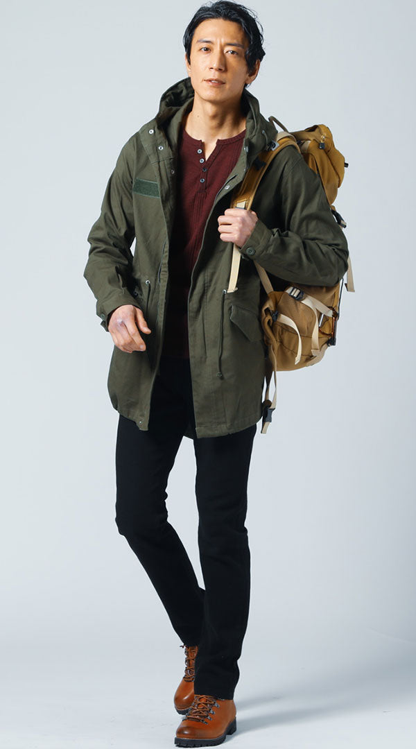 40代メンズにおすすめのオリーブ色ミリタリーコートを使った秋の登山・アウトドア向けコーディネート