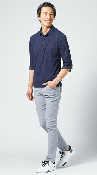 ライトグレーパンツ×ポロシャツの夏メンズコーデ