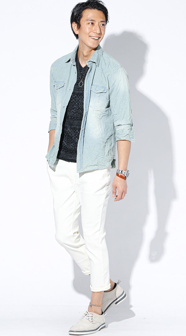 サックスデニムシャツ 黒Tシャツ 白パンツ snp_lo0938のコーディネート例