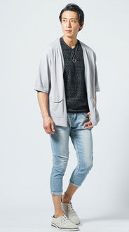 グレーカーディガンに合うズボンとのコーディネート