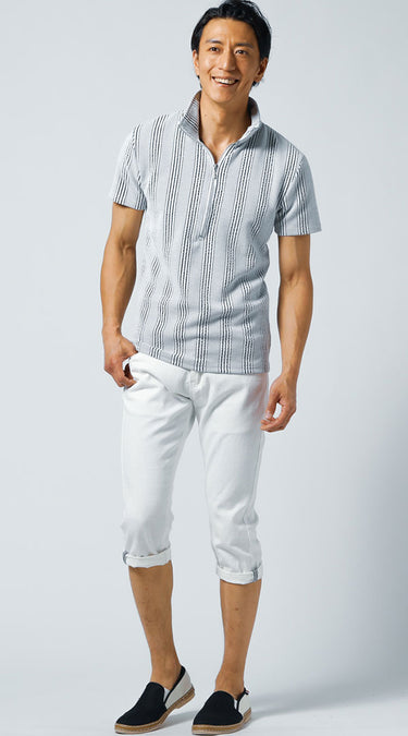 夏の白パンツ×グレーコーデ