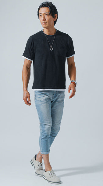 一枚着でもかっこいい・おしゃれな夏の黒Tシャツとクロップドデニムパンツコーデ例