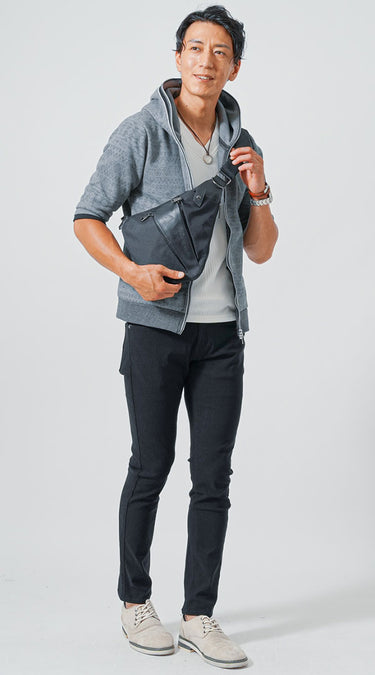 大人のメンズにおすすめの黒ボディバッグコーディネート
