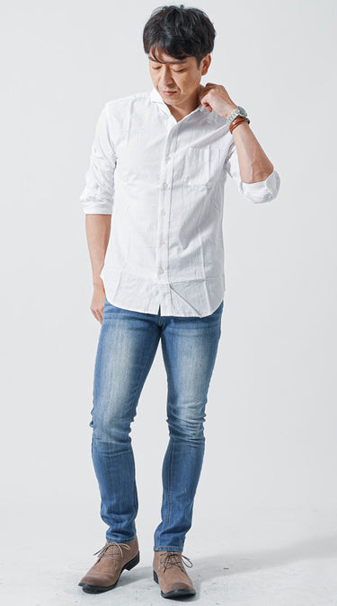 白シャツ×テーパードシルエットのズボンのコーデ