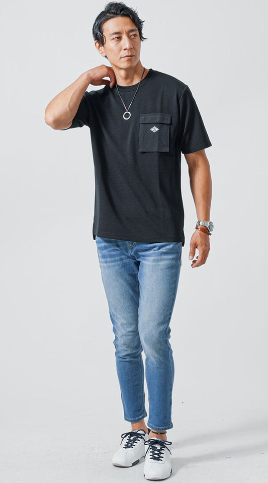 黒Tシャツ　ブルーデニムパンツ　白スニーカー　snp_md1491