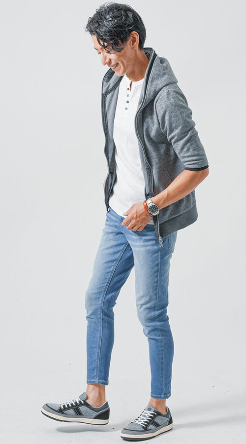 大人の休日・カフェシーンのクロップドパンツコーデ