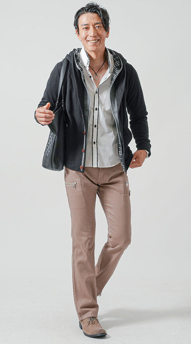 大人の男性におすすめの黒パーカーコーデ例